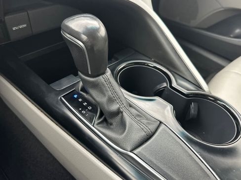 Used 2020 Toyota Camry SE image 20