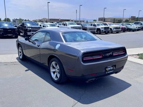 Used 2016 Dodge Challenger SXT RWD image 9