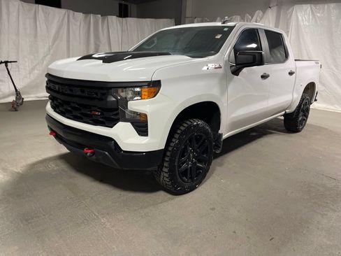 Used 2023 Chevrolet Silverado 1500 Custom Trail Boss AWD/4WD image 3
