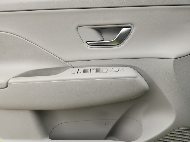 Used 2024 Hyundai Kona Limited FWD image 28