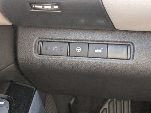 Used 2025 Nissan Pathfinder SL FWD image 28