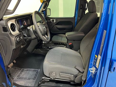 Used 2024 Jeep Gladiator Sport image 14