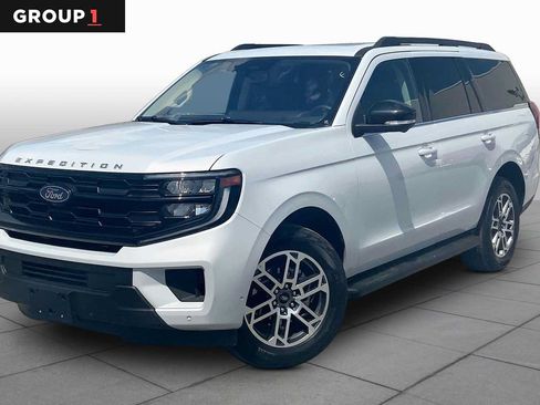 Used 2025 Ford Expedition Active AWD/4WD image 1