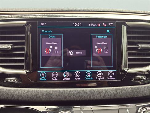 Used 2018 Chrysler Pacifica Touring-L image 35