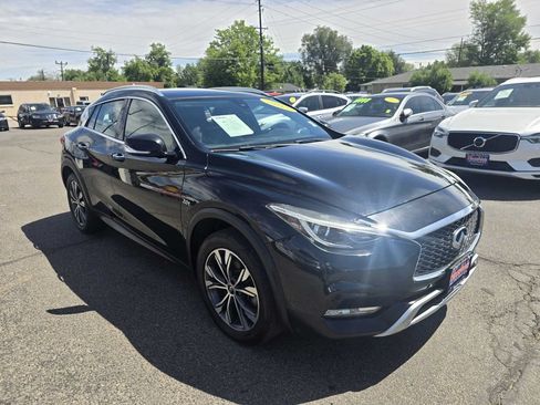Used 2018 INFINITI QX30 Premium w/ Navigation Package AWD/4WD image 5
