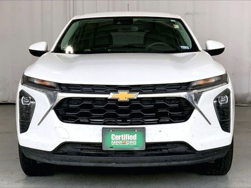 Used 2025 Chevrolet Trax LS w/ LS Convenience Package FWD image 3