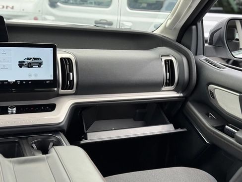 Used 2025 Ford Expedition Active AWD/4WD image 31