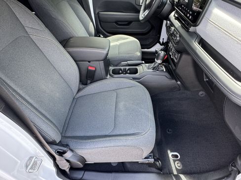 Used 2025 Jeep Wrangler Unlimited Sahara AWD/4WD image 15