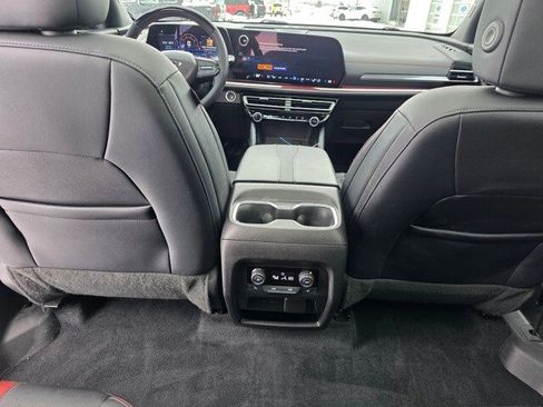 Used 2024 Chevrolet Traverse RS image 16