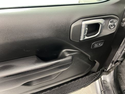 Used 2023 Jeep Gladiator Sport AWD/4WD image 17