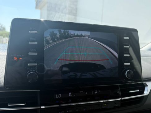 Used 2022 Toyota Sienna XLE FWD image 28