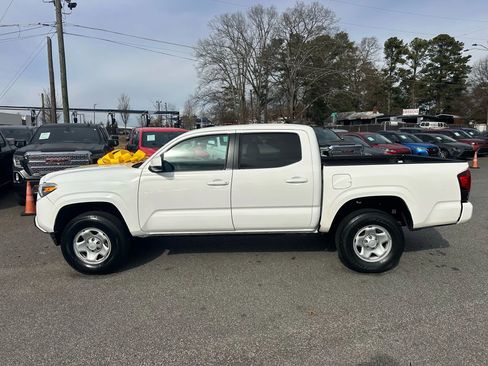 Used 2022 Toyota Tacoma SR image 3