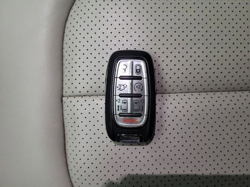 Used 2021 Chrysler Voyager Lxi FWD image 32