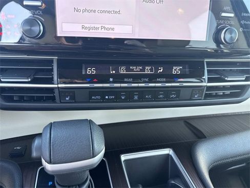 Used 2023 Toyota Sienna XLE image 23