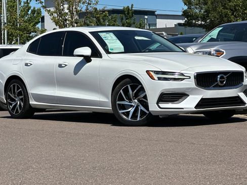 Used 2019 Volvo S60 T6 Momentum w/ Multimedia Package AWD/4WD image 2