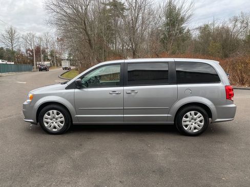 Used 2017 Dodge Grand Caravan SE w/ Power Window Group image 9