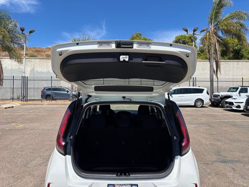 Used 2025 Kia Soul LX w/ LX Technology Package FWD image 29
