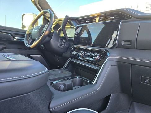 Used 2024 GMC Sierra 2500 AT4X image 4