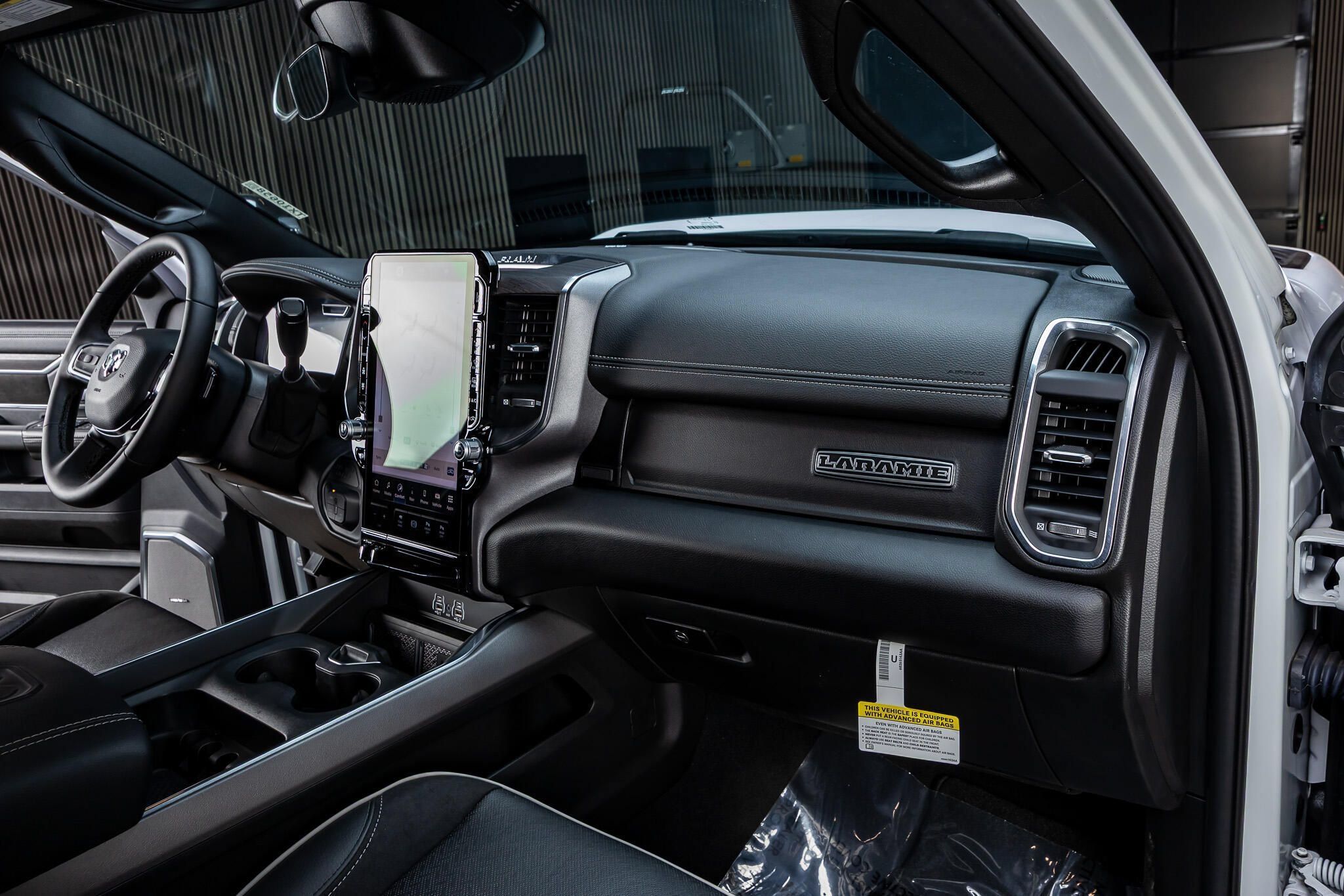 Used 2025 RAM 2500 Laramie AWD/4WD image 18