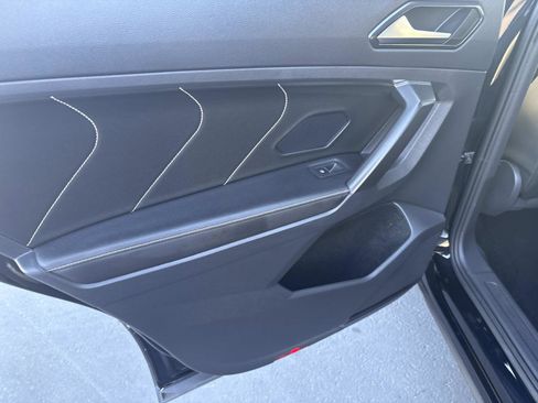 Certified 2022 Volkswagen Tiguan SE w/ Panoramic Sunroof Package image 8