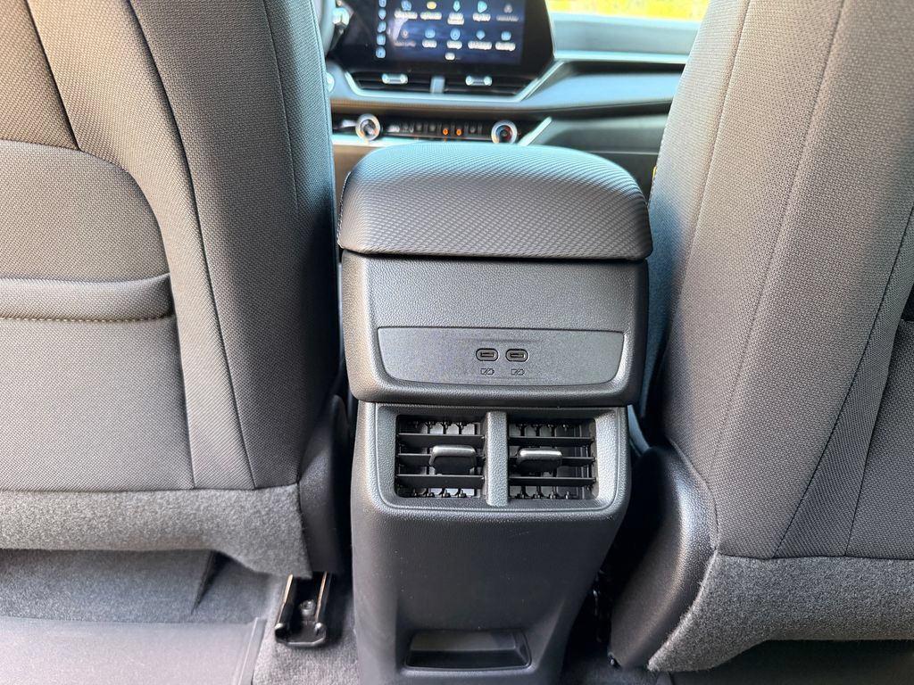 New 2027 Chevrolet Equinox LT w/ Safety and Technology Package FWD image 26