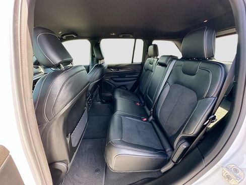 Used 2025 Jeep Grand Cherokee Altitude RWD image 24