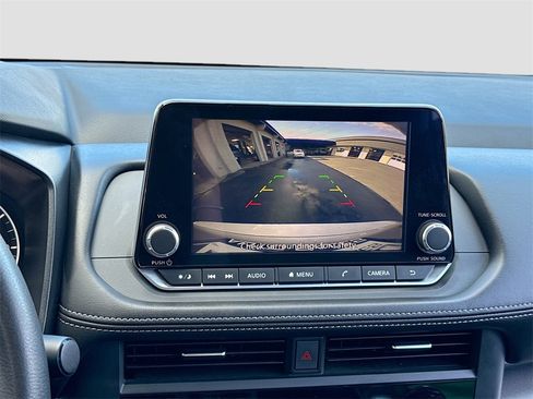 Used 2024 Nissan Rogue SV image 21