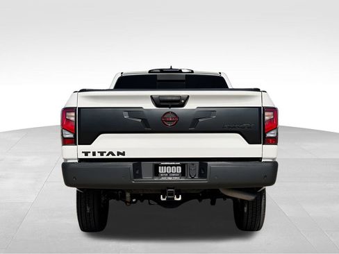 Used 2024 Nissan Titan PRO-4X image 4