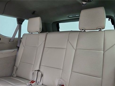 Used 2025 Cadillac Escalade ESV Premium Luxury Platinum image 30