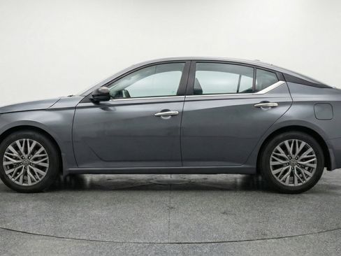 Used 2025 Nissan Altima 2.5 SV image 5