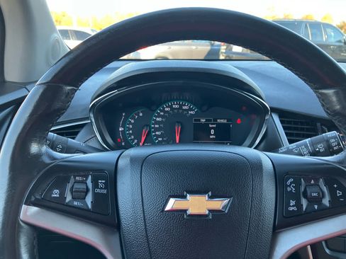 Used 2022 Chevrolet Trax LT w/ Sport Edition image 14