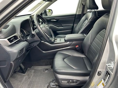 Certified 2024 Toyota Highlander XLE AWD/4WD image 10