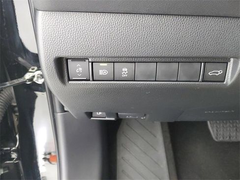 Used 2024 Toyota Venza XLE image 33