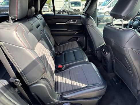 Used 2025 Ford Explorer ST-Line w/ ST-Line Street Pack AWD/4WD image 40