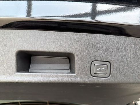 Used 2025 Buick Enclave Preferred image 32