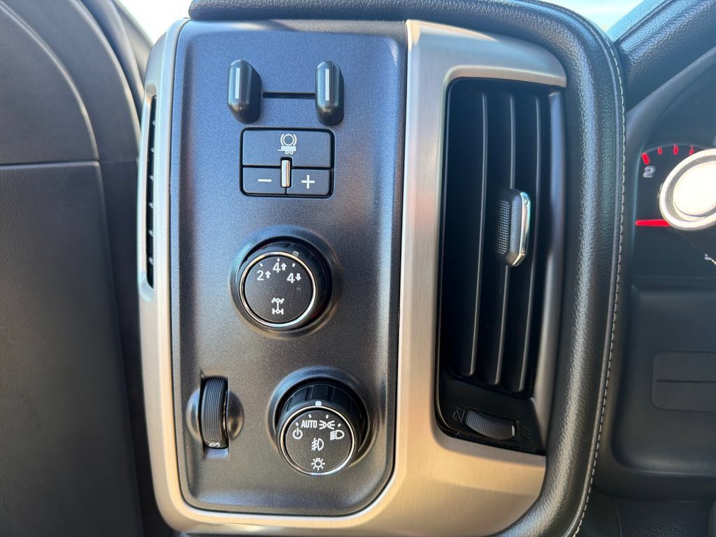 Used 2016 GMC Sierra 2500 Denali w/ Duramax Plus Package AWD/4WD image 11