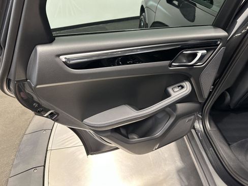 Used 2026 Porsche Macan Turbo AWD/4WD image 33