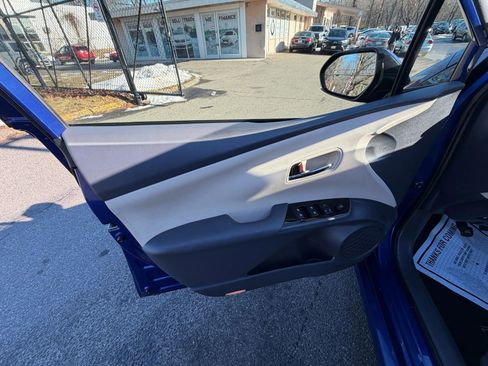 Used 2016 Toyota Prius Two image 11