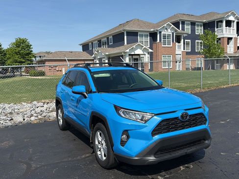 Used 2020 Toyota RAV4 XLE w/ Convenience Package image 5