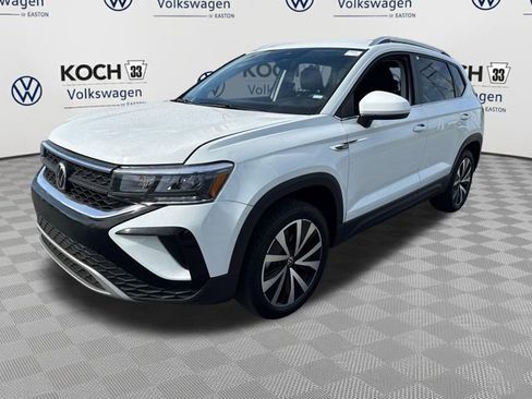 Used 2024 Volkswagen Taos SE image 3