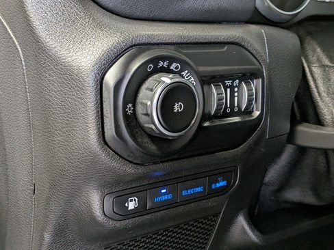Used 2021 Jeep Wrangler Unlimited Rubicon 4xe AWD/4WD image 14