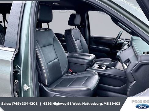 Used 2023 Chevrolet Suburban Premier image 6