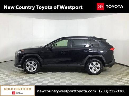 Used 2020 Toyota RAV4 LE image 4
