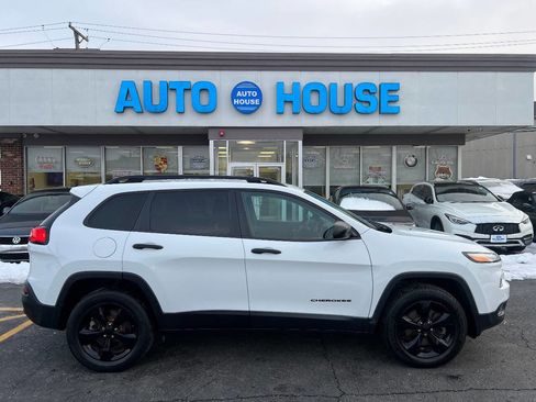 Used 2017 Jeep Cherokee Sport image 9