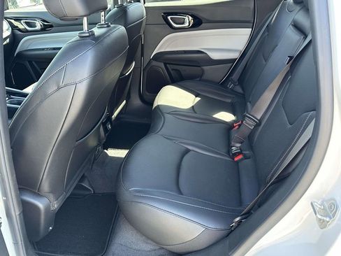 Used 2023 Jeep Compass Limited image 12