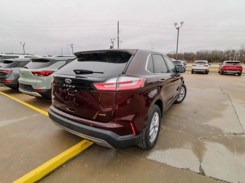 Used 2024 Ford Edge SEL image 3