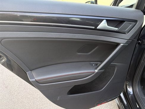 Used 2017 Volkswagen GTI SE image 26