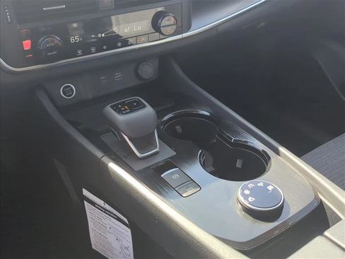 Used 2023 Nissan Rogue SV image 14