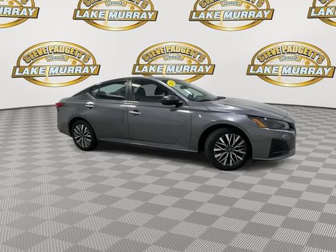 Used 2024 Nissan Altima 2.5 SV FWD image 4
