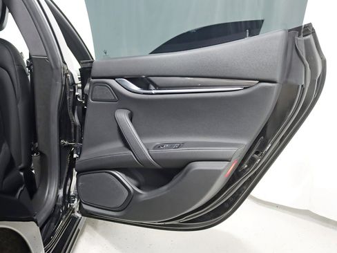 Used 2019 Maserati Ghibli RWD image 34